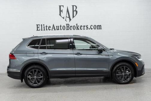 Platinum Gray Metallic 2024 Volkswagen Tiguan 2.0T SE