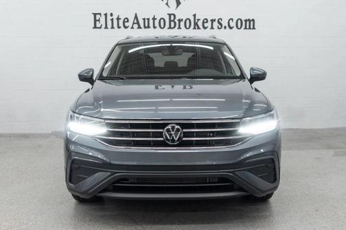 Platinum Gray Metallic 2024 Volkswagen Tiguan 2.0T SE