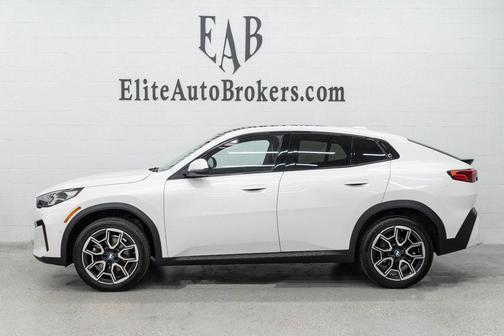 Mineral White Metallic 2025 BMW X2 xDrive28i