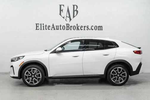 Mineral White Metallic 2025 BMW X2 xDrive28i