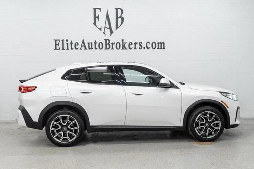 Mineral White Metallic 2025 BMW X2 xDrive28i