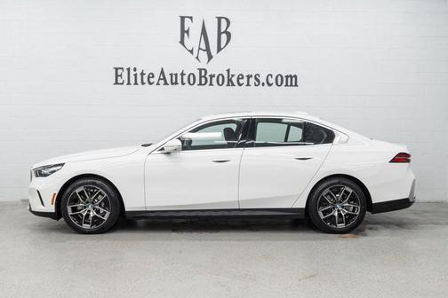 Alpine White 2026 BMW 530 i xDrive