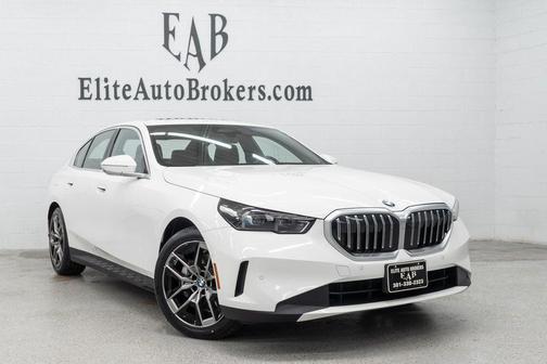 Alpine White 2026 BMW 530 i xDrive