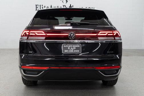 Deep Black Pearl 2024 Volkswagen Atlas Cross Sport 2.0T SE
