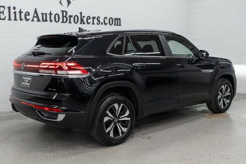 Deep Black Pearl 2024 Volkswagen Atlas Cross Sport 2.0T SE