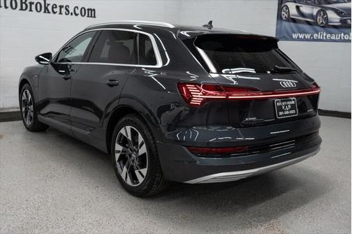 2021 Audi e-tron Premium Plus