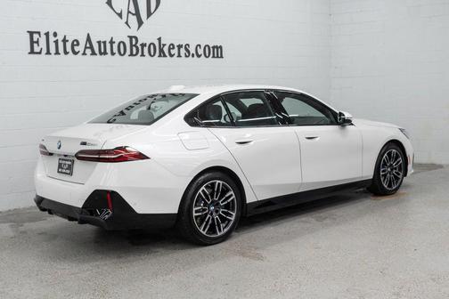 Mineral White Metallic 2026 BMW 530 xDrive