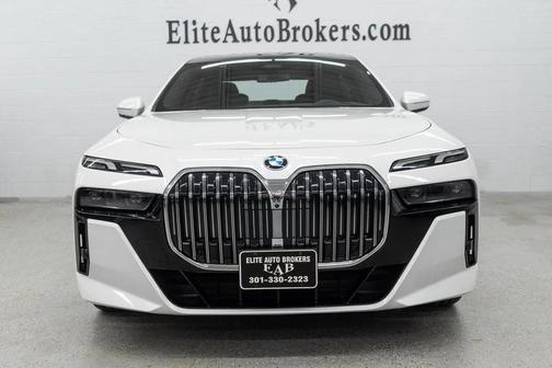 Mineral White Metallic 2025 BMW 740 xDrive