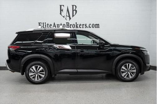 2023 Nissan Pathfinder SL 4WD