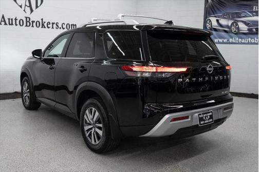 2023 Nissan Pathfinder SL 4WD