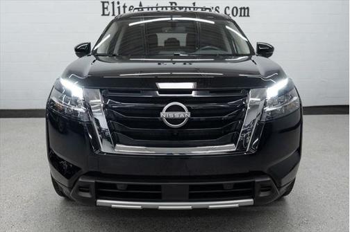 2023 Nissan Pathfinder SL 4WD