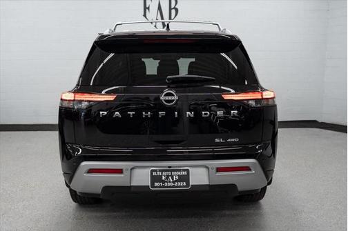 2023 Nissan Pathfinder SL 4WD