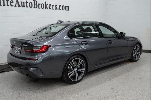 2022 BMW 330 330i Sedan