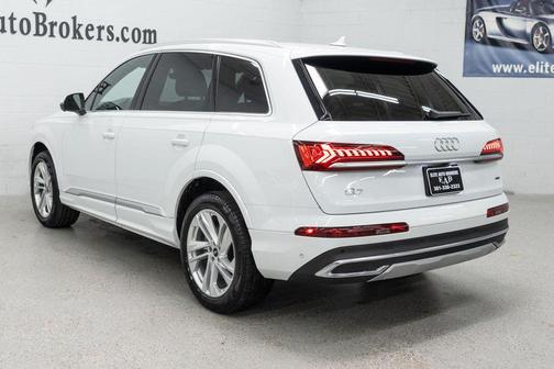 Glacier White Metallic 2023 Audi Q7 45 Premium
