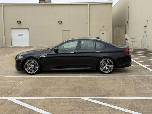 Black 2014 BMW M5 Base