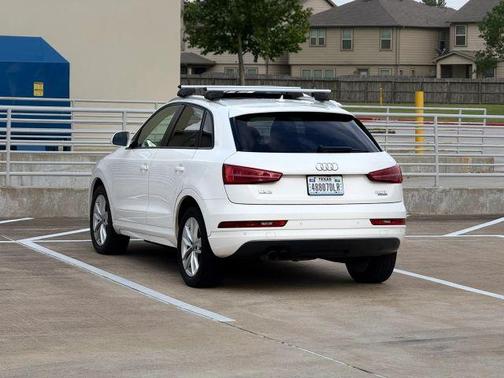 Cortina White 2017 Audi Q3 2.0T Premium