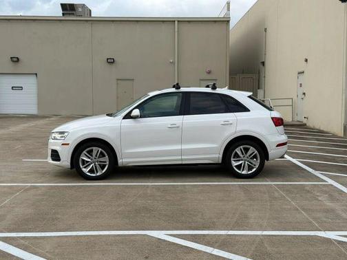 Cortina White 2017 Audi Q3 2.0T Premium
