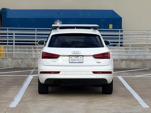 Cortina White 2017 Audi Q3 2.0T Premium
