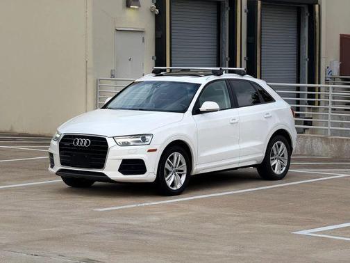 Cortina White 2017 Audi Q3 2.0T Premium