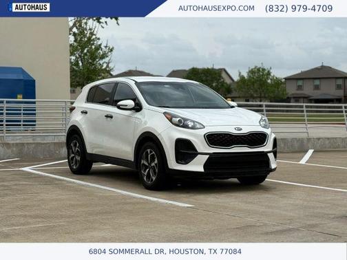White 2021 Kia Sportage LX