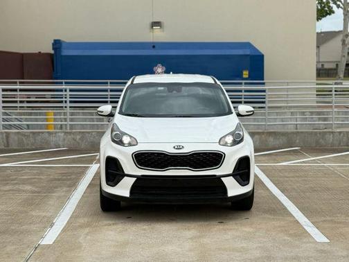 White 2021 Kia Sportage LX