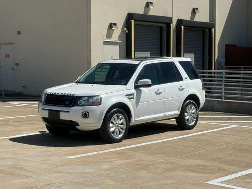 Fuji White 2013 Land Rover LR2 Base