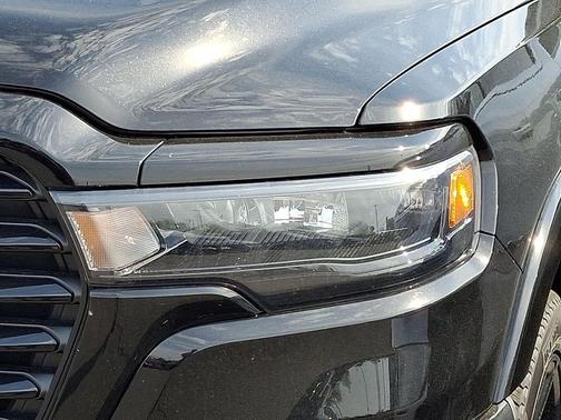 Diamond Black Crystal Pearlcoat 2026 RAM 1500 Laramie