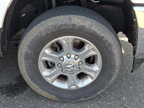 Bright White Clearcoat 2024 RAM 2500 Big Horn Crew Cab 4x4 8' Box