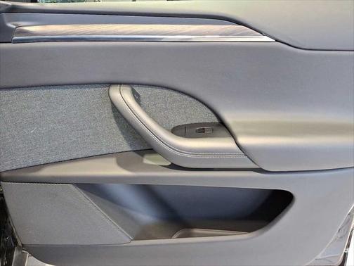 2023 Tesla Model X Standard Range