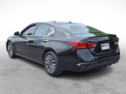 Super Black Clearcoat 2024 Nissan Altima 2.5 SV