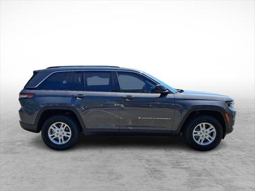 2022 Jeep Grand Cherokee Laredo