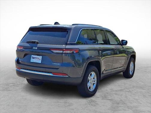 2022 Jeep Grand Cherokee Laredo