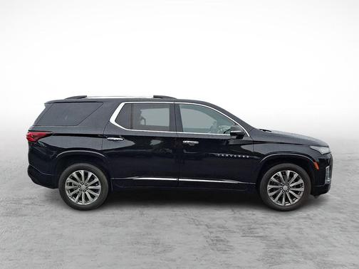 Mosaic Black Metallic 2023 Chevrolet Traverse Premier