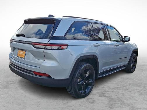 2022 Jeep Grand Cherokee Altitude