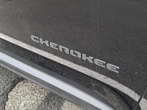 2026 Jeep Cherokee Laredo 4x4