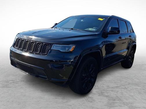 Diamond Black Crystal Pearlcoat 2021 Jeep Grand Cherokee Laredo