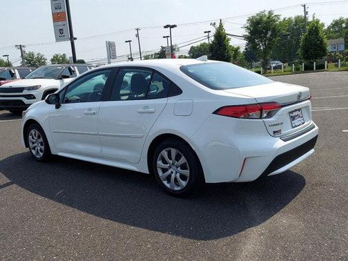 Photo 4 of 29 of 2020 Toyota Corolla LE
