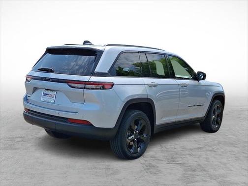 2022 Jeep Grand Cherokee Altitude