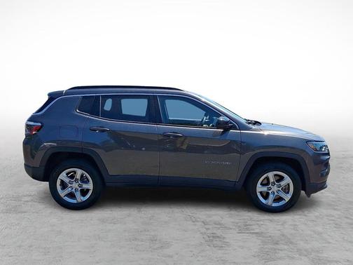 Black 2024 Jeep Compass Latitude