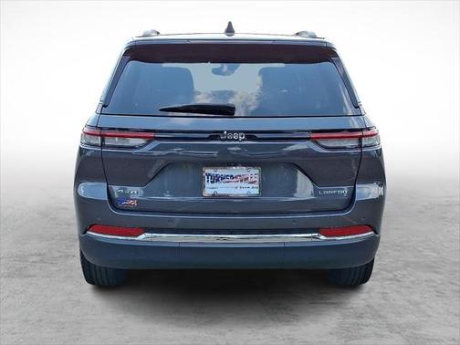 2022 Jeep Grand Cherokee Laredo
