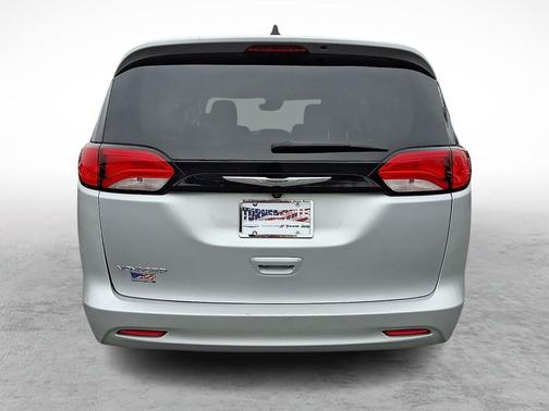 Silver Mist Clearcoat 2023 Chrysler Voyager LX