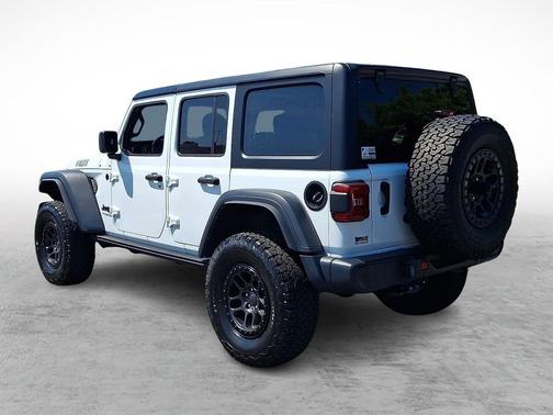 Bright White Clearcoat 2022 Jeep Wrangler Willys