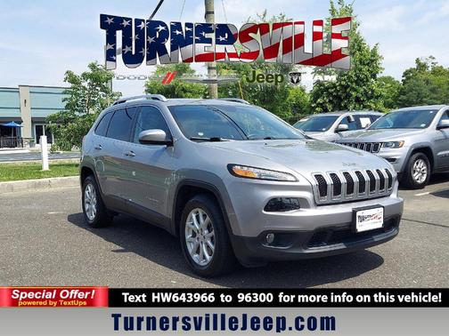 Photo 1 of 33 of 2017 Jeep Cherokee Latitude