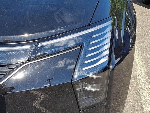 Diamond Black Crystal Pearlcoat 2027 Chrysler Pacifica Limited
