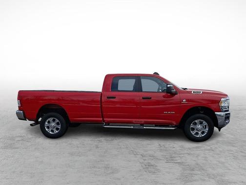 2024 RAM 3500 Big Horn Crew Cab 4x4 8' Box