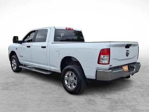 Bright White Clearcoat 2024 RAM 2500 Big Horn Crew Cab 4x4 6'4' Box