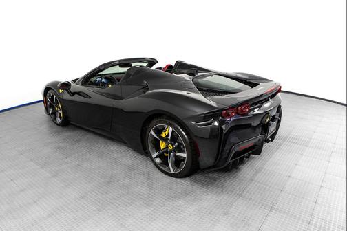 Nero 2025 Ferrari SF90 Spider Base