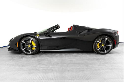 Nero 2025 Ferrari SF90 Spider Base