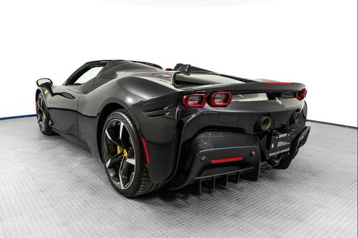 Nero 2025 Ferrari SF90 Spider Base