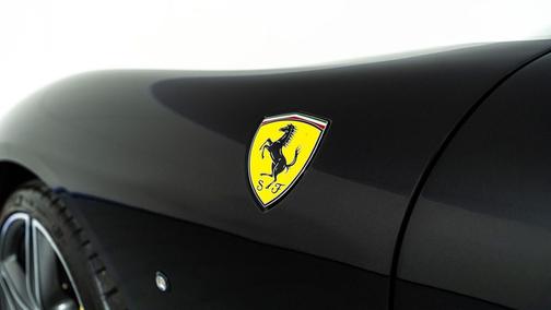 2025 Ferrari Roma Spider Base
